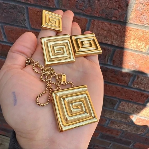 Santorini 18K Gold Stainless Steel Loop Set - Picture 5 of 11